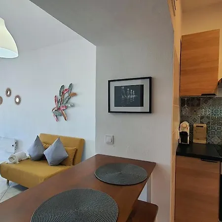 Front Ocean View Studio Apartment