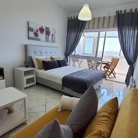 Front Ocean View Apartment Nazaré