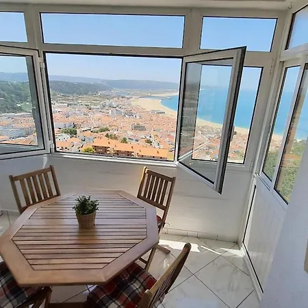 Front Ocean View Apartment Nazaré